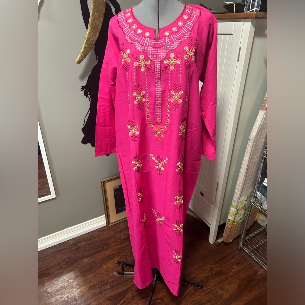 NWOT Pink Saidi Belly Dance Dress. Size Large.